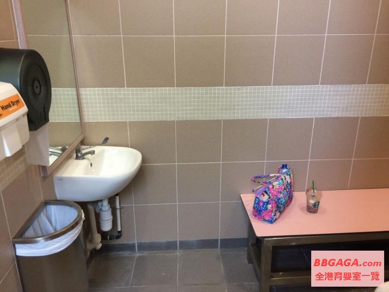 洗手盆和抹手紙