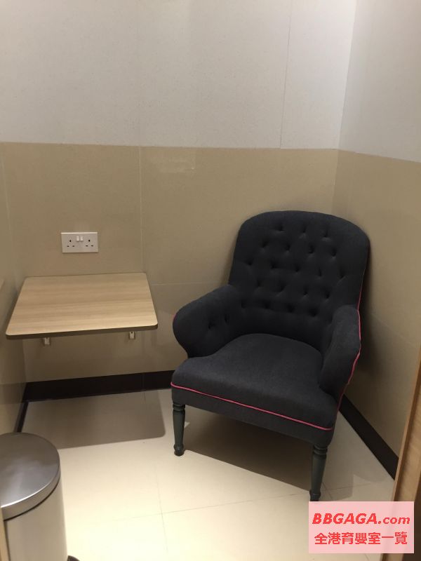 獨立可上鎖哺乳室，有電制位兩個