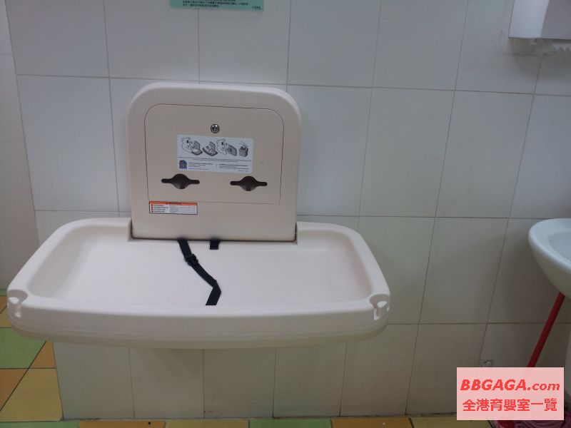換片台 (女廁內)