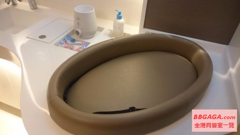 換片枱，濕紙巾，bb lotion，暖奶器(獨立餵哺間)