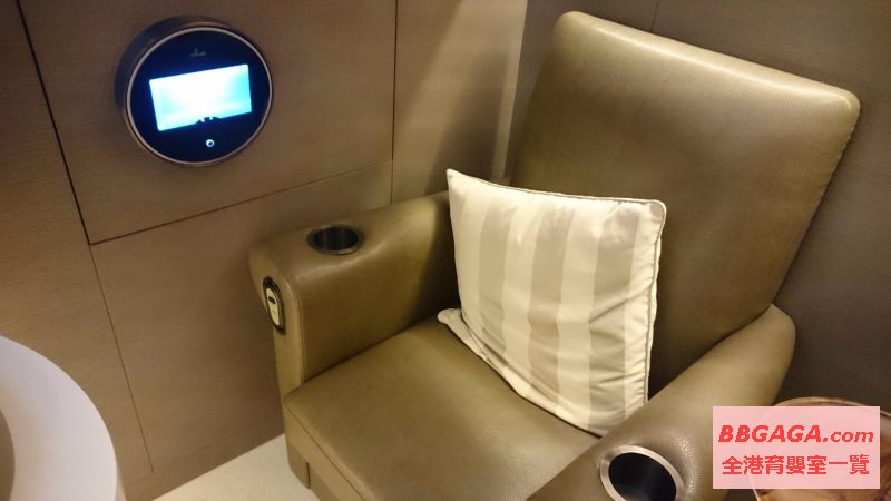 梳化椅有放樽位,音樂播放器(獨立餵哺間)